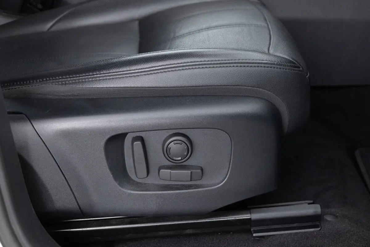 1.5 P300e AWD R-Dynamic S | LEDER | EL. STOELEN | Full LED !