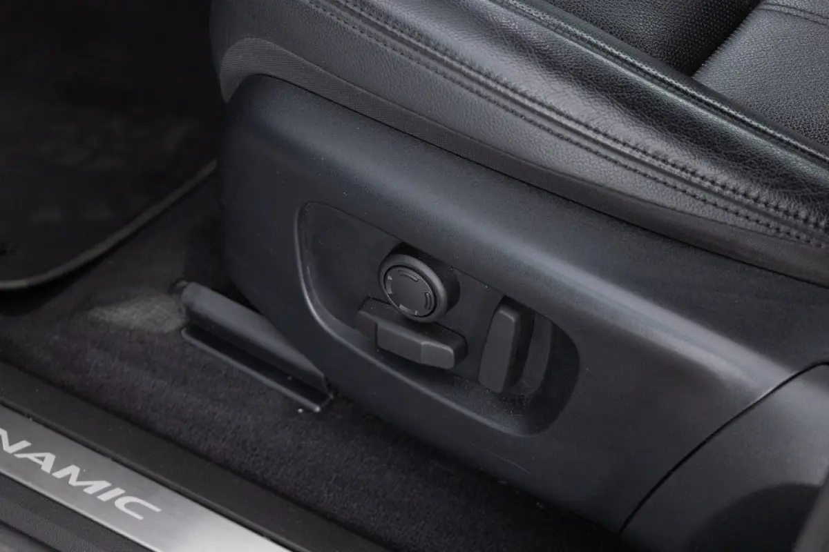 1.5 P300e AWD R-Dynamic S | LEDER | EL. STOELEN | Full LED !