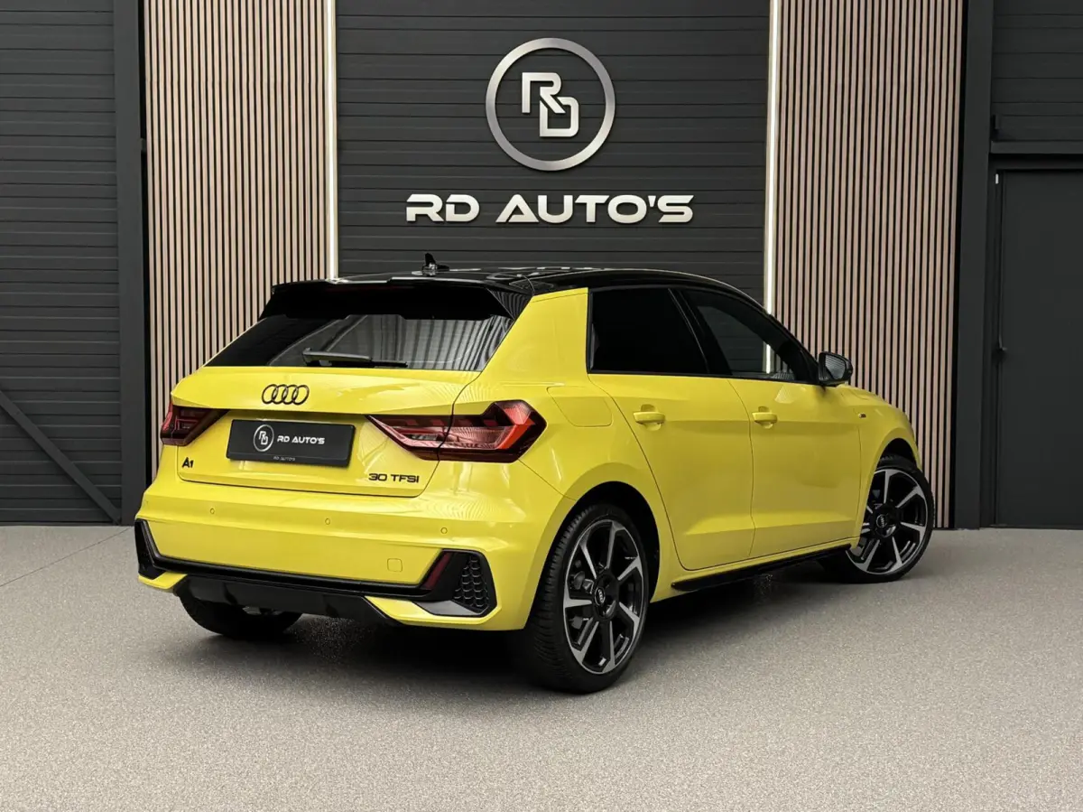 30 TFSI/ S Line/ edition one/ Carplay/ Navi/ Led/ Stoelverwarming