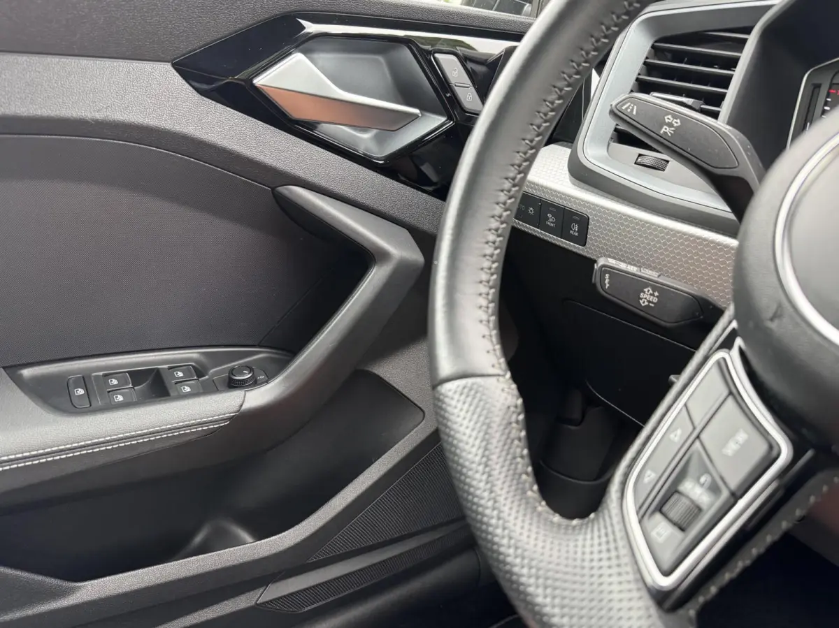 30 TFSI/ S Line/ edition one/ Carplay/ Navi/ Led/ Stoelverwarming