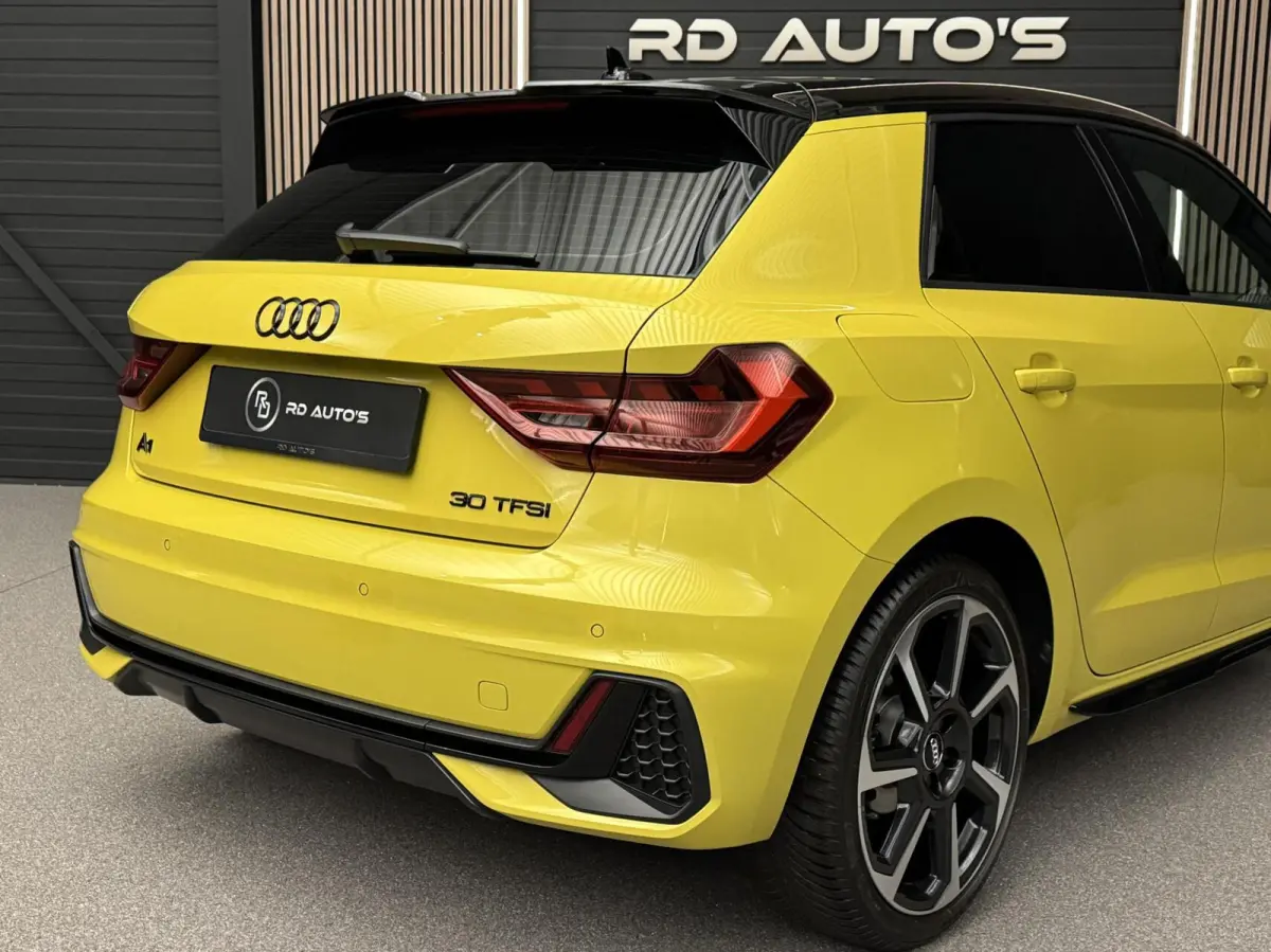 30 TFSI/ S Line/ edition one/ Carplay/ Navi/ Led/ Stoelverwarming