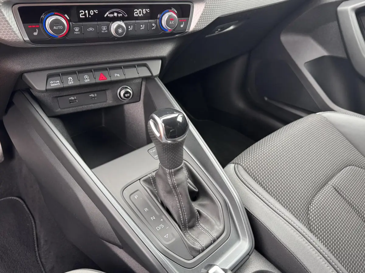 30 TFSI/ S Line/ edition one/ Carplay/ Navi/ Led/ Stoelverwarming