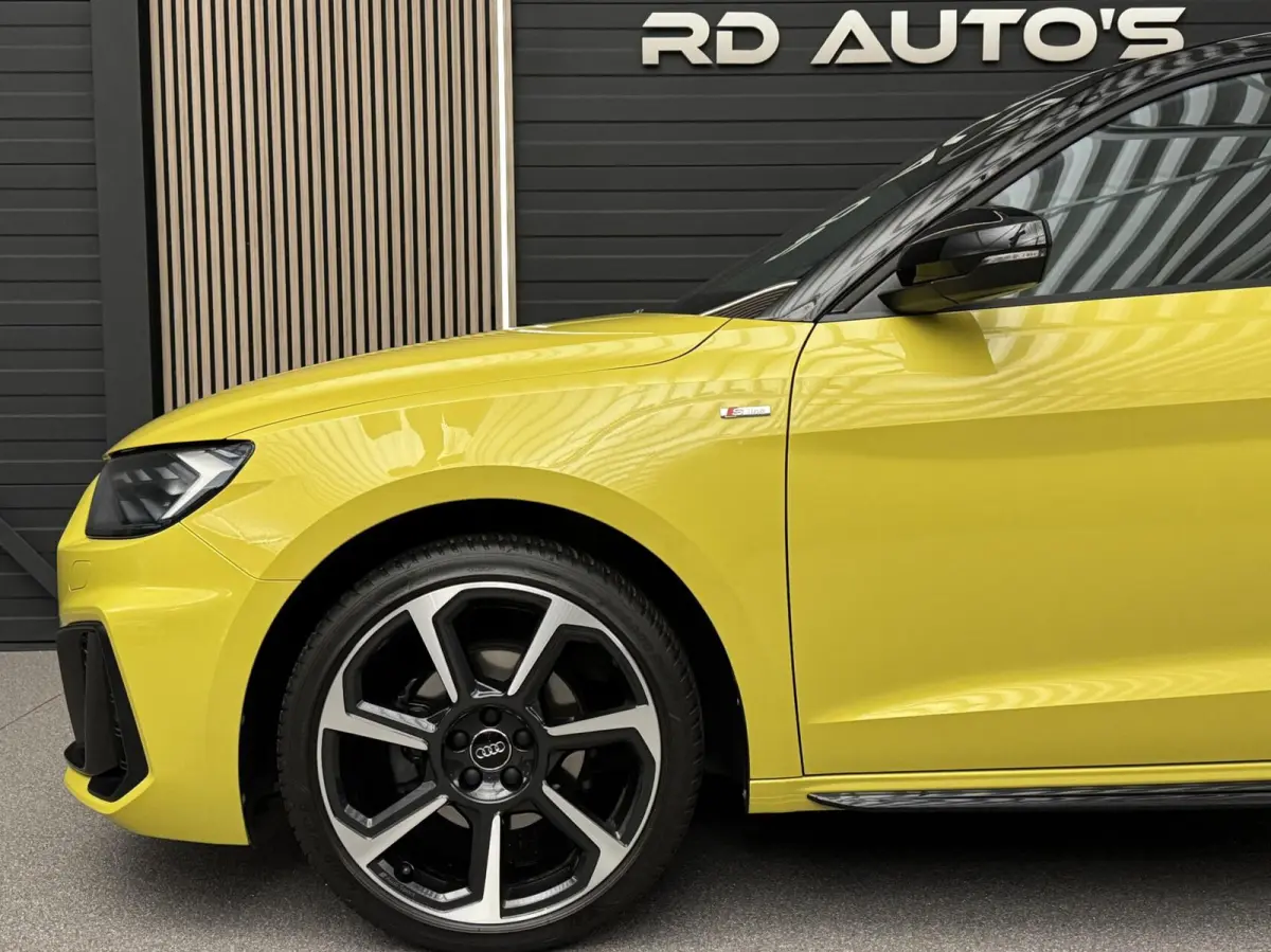 30 TFSI/ S Line/ edition one/ Carplay/ Navi/ Led/ Stoelverwarming
