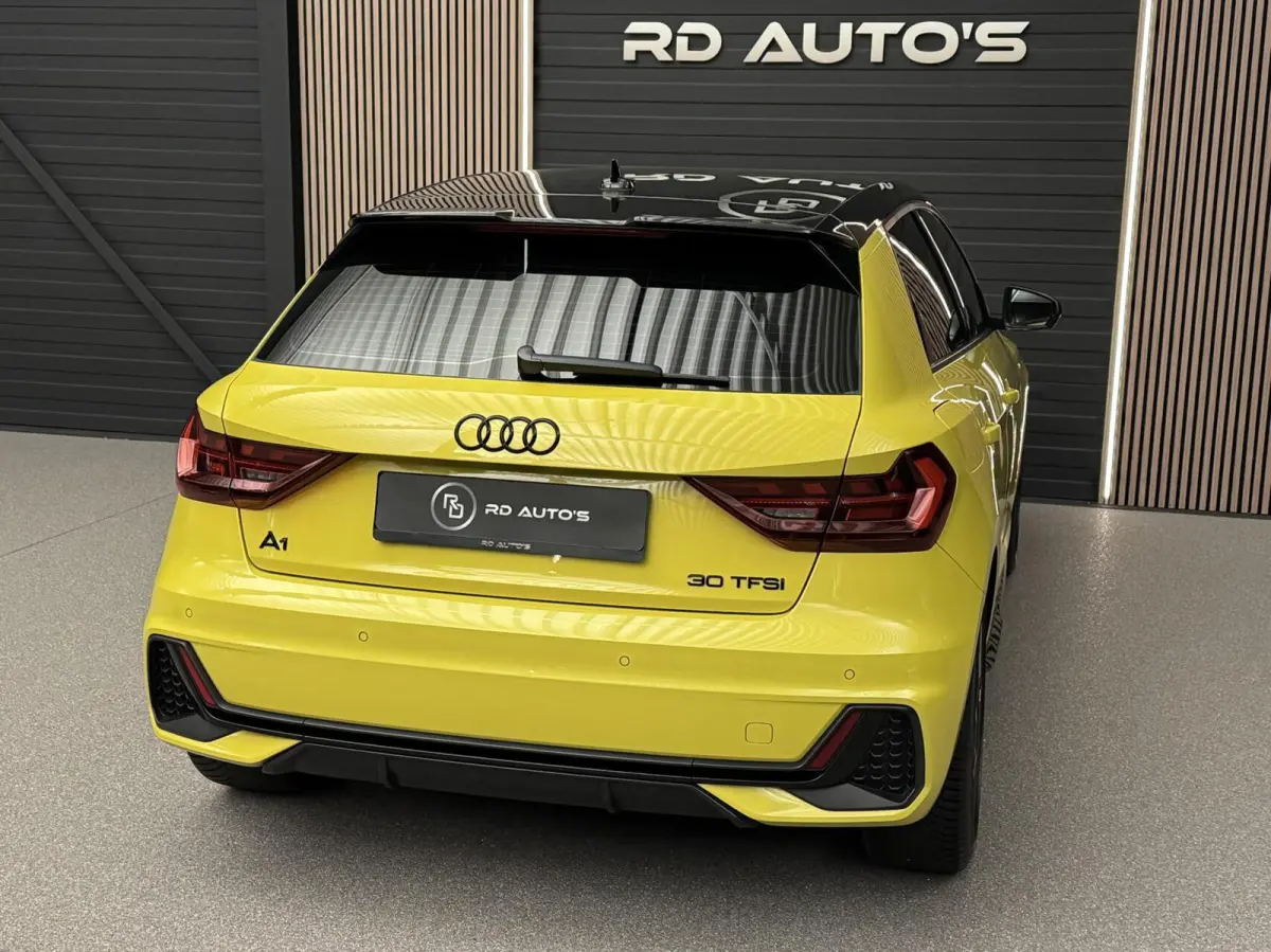 30 TFSI/ S Line/ edition one/ Carplay/ Navi/ Led/ Stoelverwarming