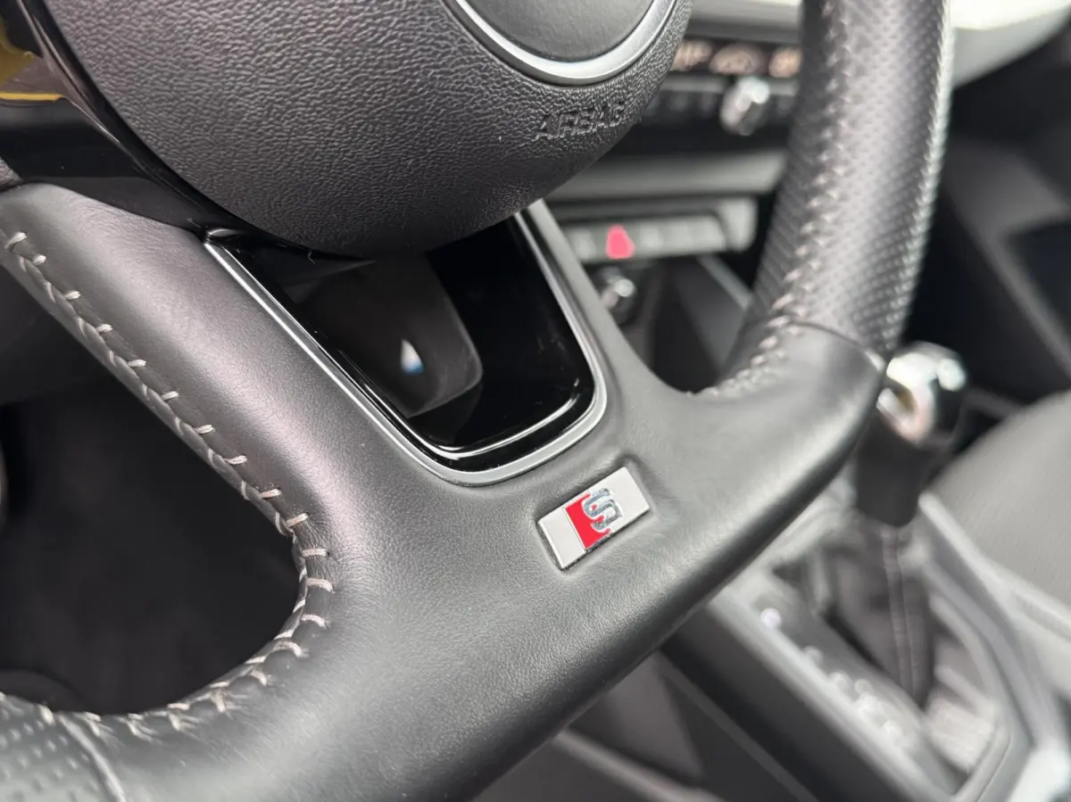 30 TFSI/ S Line/ edition one/ Carplay/ Navi/ Led/ Stoelverwarming