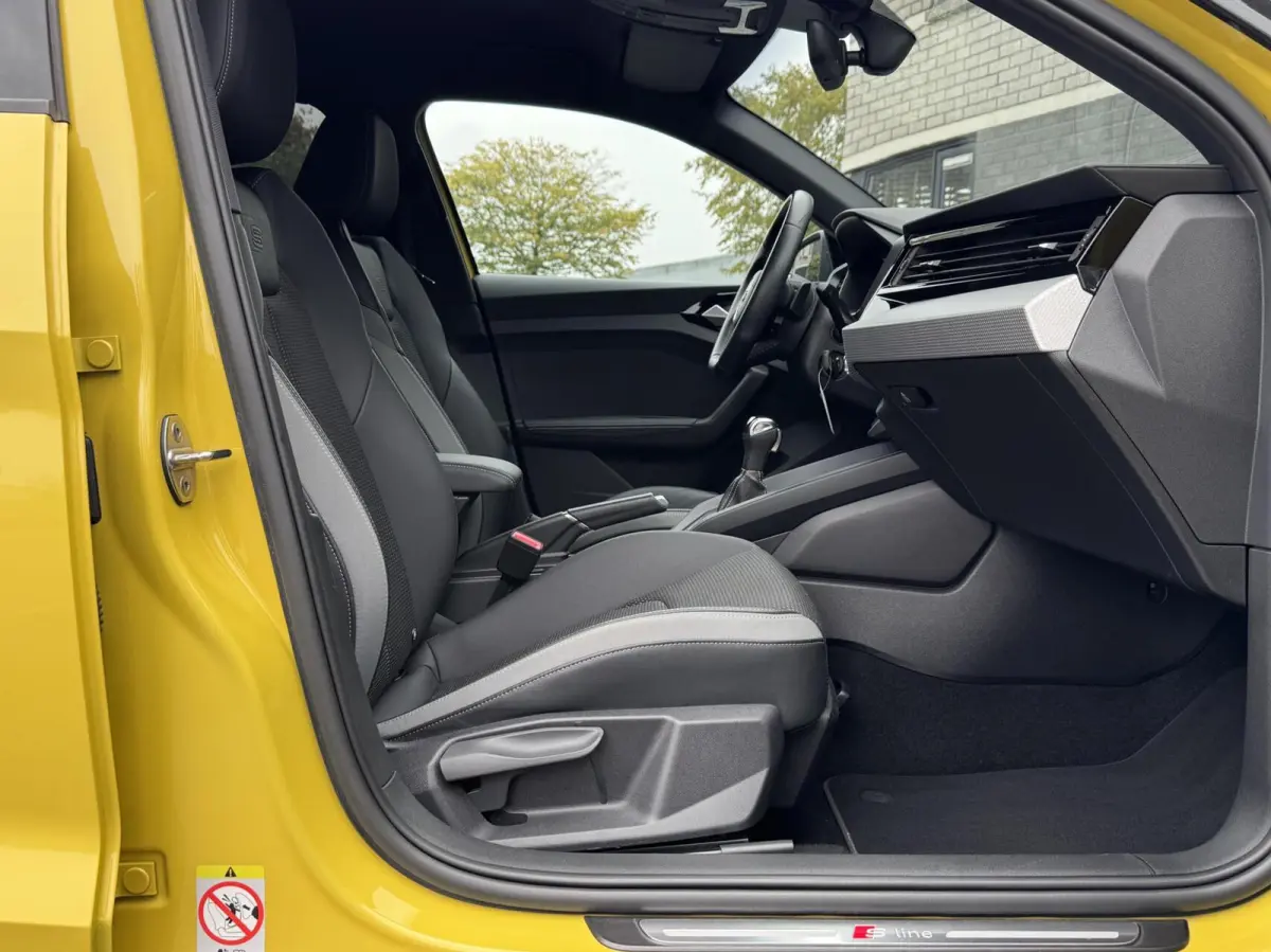 30 TFSI/ S Line/ edition one/ Carplay/ Navi/ Led/ Stoelverwarming
