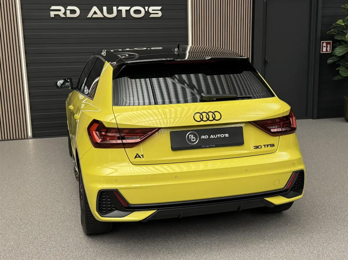 30 TFSI/ S Line/ edition one/ Carplay/ Navi/ Led/ Stoelverwarming