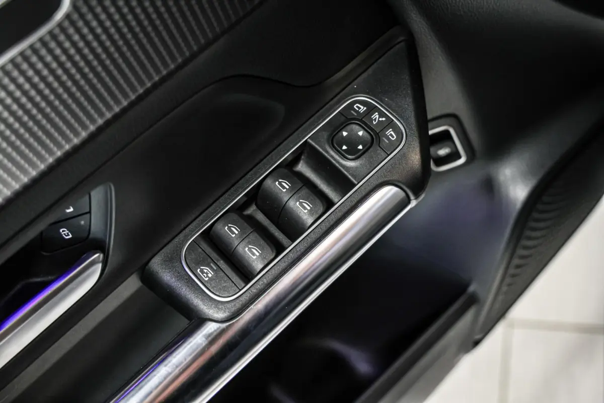 250 Business Solution Luxury 67 kWh SOH 97% CAMERA PANO LEER CARPLAY NAVI ECC.