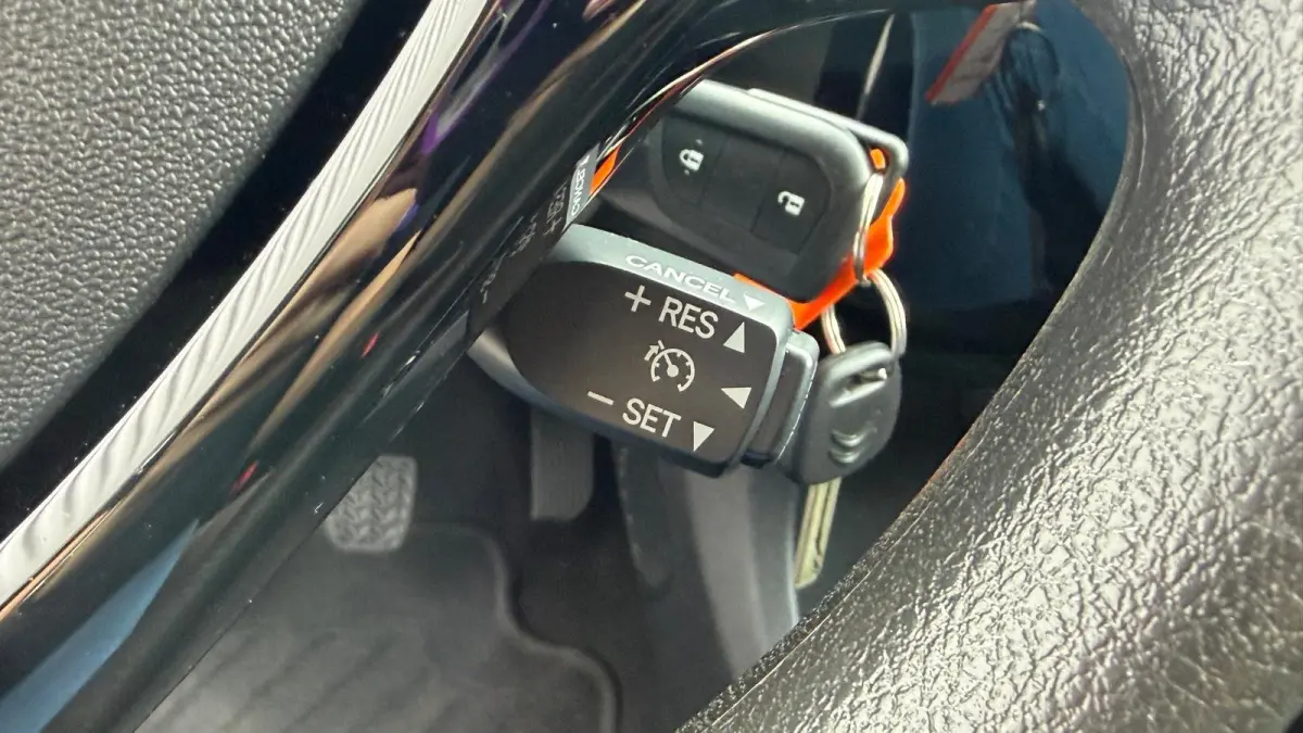1.0 VTI 72PK 5-DRS FEEL / AIRCO / LED / BLUETOOTH / PACK PREMIUM !!