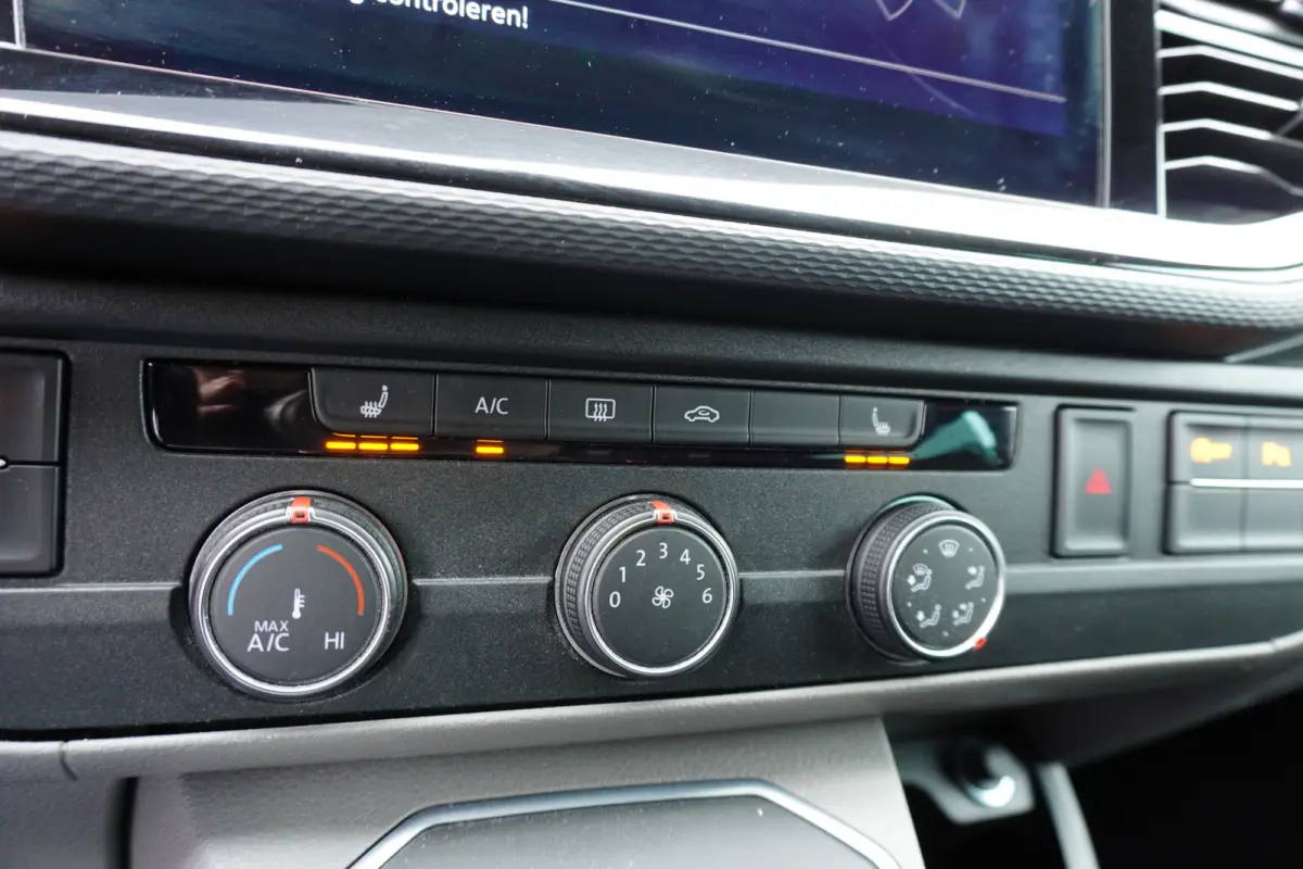 Bulli 150pk Automaat 2x schuifdeur LED Apple carplay Camera parkeersensoren Digitaal Dashboard ACC Cruise control Stoelverwarming