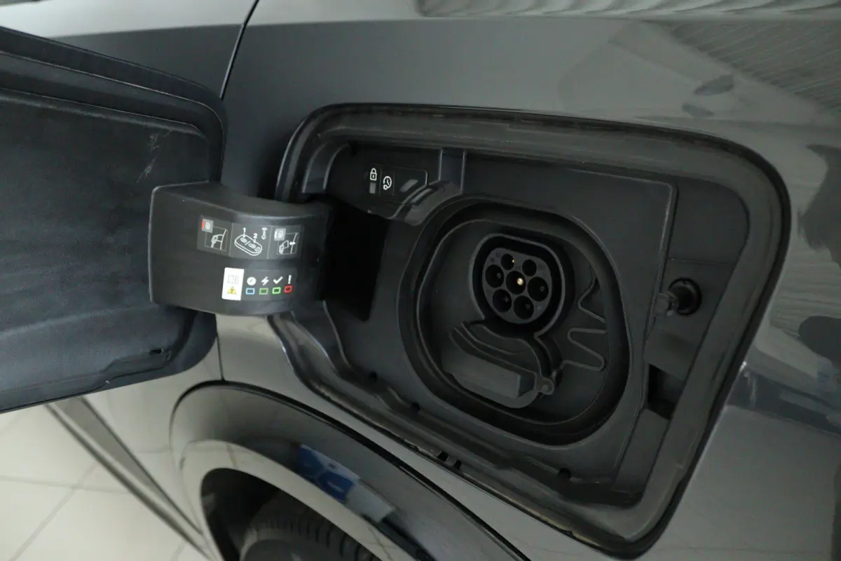 73 kWh DUAL MOTOR 325PK Launch Edition DEMO-DEAL | Adapt. Cruise | Focal Audio | Massage | Schuifdak | 20 Inch | 360 Camera | Elektr. Klep | Memory | MATRIX | Stoel+Stuurverwarming |