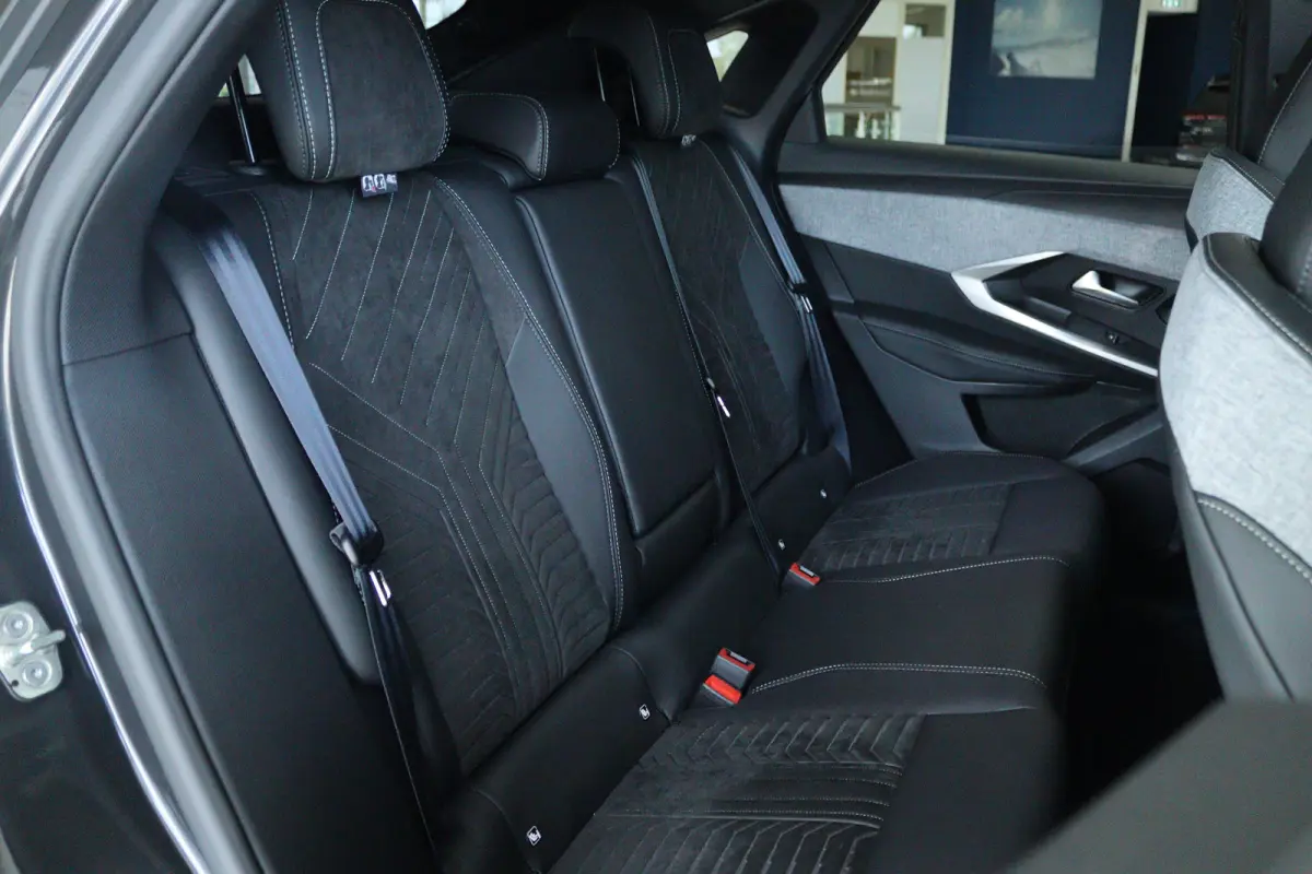 73 kWh DUAL MOTOR 325PK Launch Edition DEMO-DEAL | Adapt. Cruise | Focal Audio | Massage | Schuifdak | 20 Inch | 360 Camera | Elektr. Klep | Memory | MATRIX | Stoel+Stuurverwarming |
