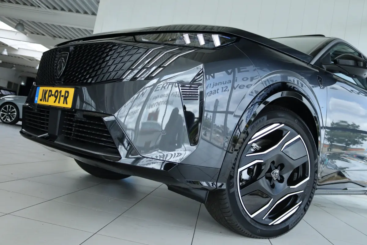 73 kWh DUAL MOTOR 325PK Launch Edition | Adapt. Cruise | Focal Audio | Massage | Schuifdak | 20 Inch | 360 Camera | Elektr. Klep | Memory | MATRIX | Stoel+Stuurverwarming |
