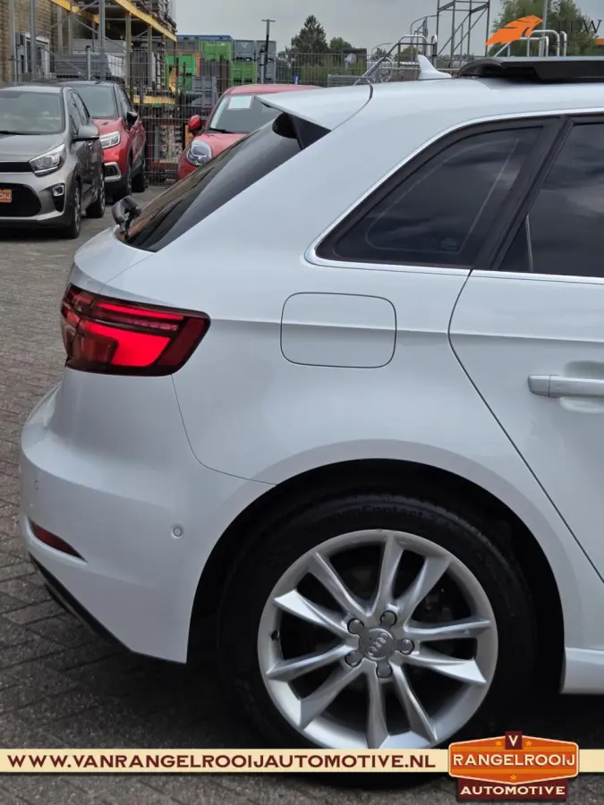 1.4 e-tron Sport, Matrix LED, ACC, pano, sportst., virtual cockpit, 17" lmv