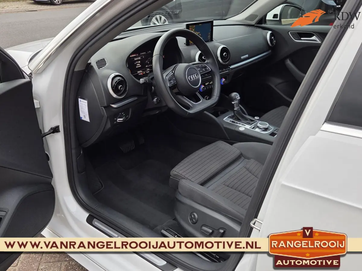 1.4 e-tron Sport, Matrix LED, ACC, pano, sportst., virtual cockpit, 17" lmv