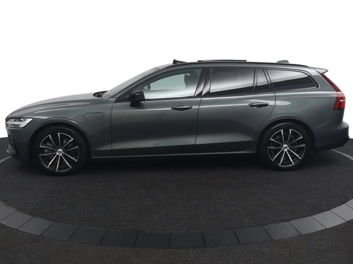 T8 Plug-in hybrid AWD Plus Dark | SoH 100% | Panoramadak | Trekhaak | Forest Lake | Sportstoelen | Head-Up | 360 Camera |
