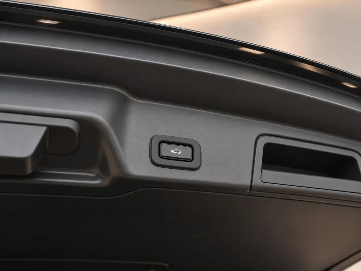 1.5 P300e AWD SE | HUD | ACC | Meridian | Surround View