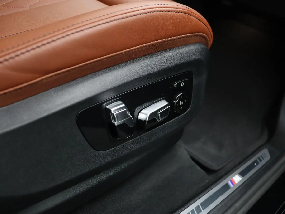 xDrive50e M Sportpakket | Travel Pack | Innovation Pack | Comfort Pack | Integral Active Steering | Soft Close | Trekhaak | Panoramdak | Comfortstoelen | Driving Assistant Professional | Har