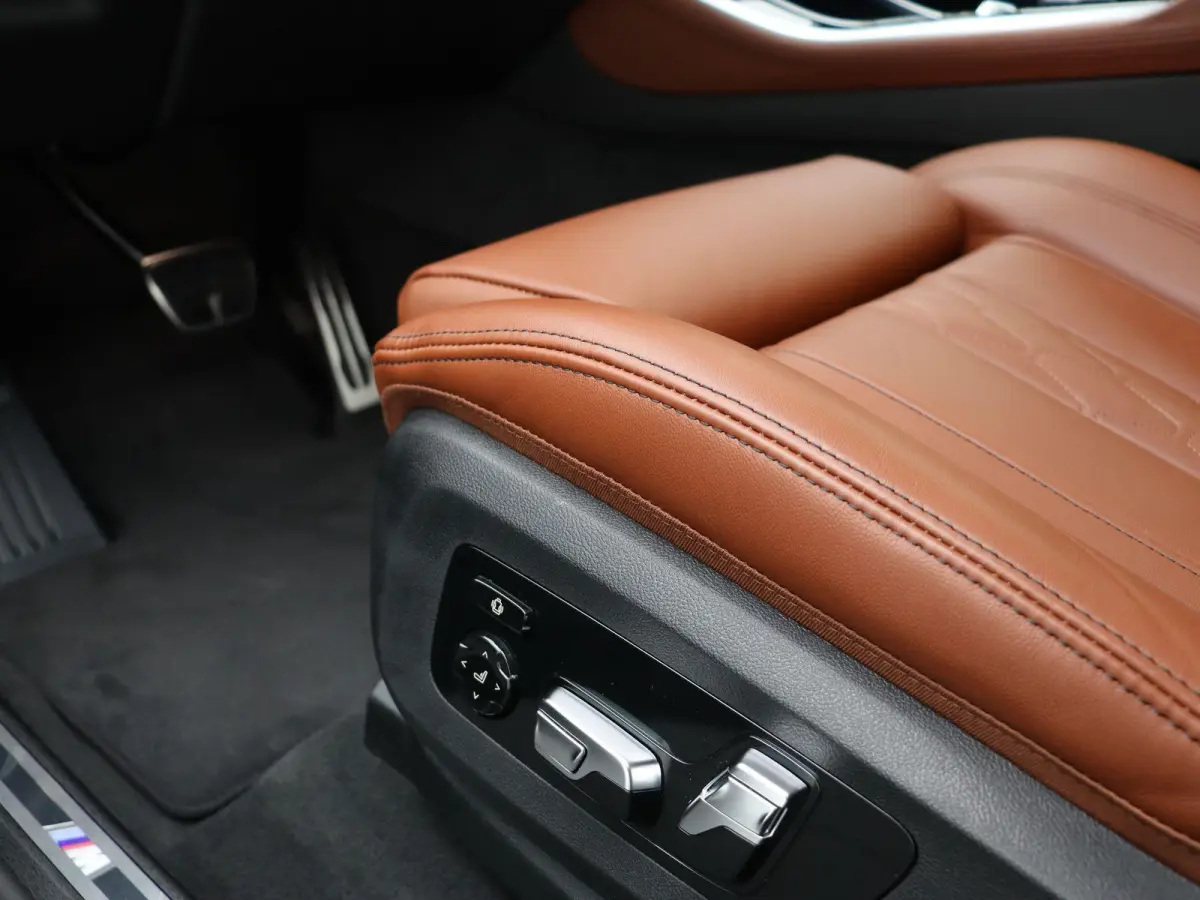 xDrive50e M Sportpakket | Travel Pack | Innovation Pack | Comfort Pack | Integral Active Steering | Soft Close | Trekhaak | Panoramdak | Comfortstoelen | Driving Assistant Professional | Har