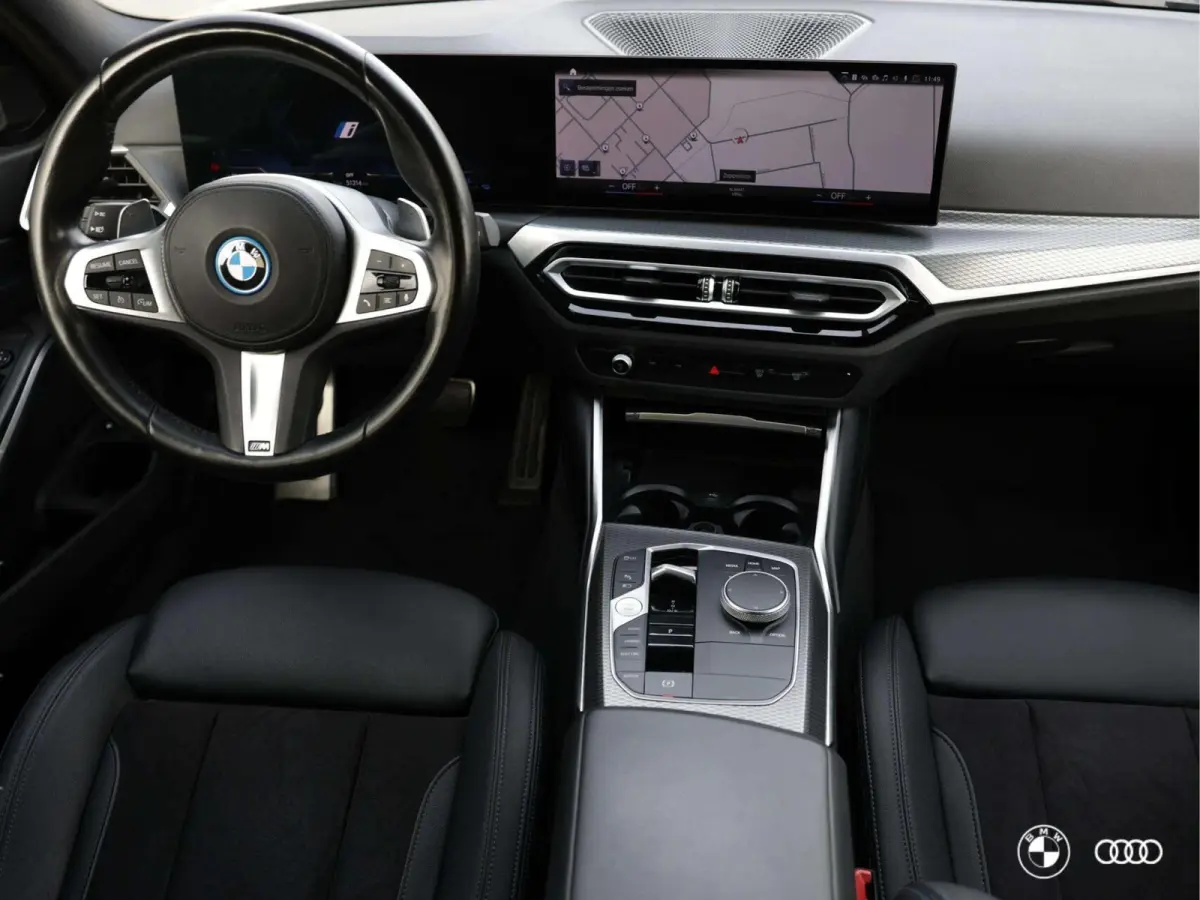 330E M SPORT / KEYLESS ENTRY & START / EL STOELEN MET MEMORY / HIFI / TREKHAAK / 18"