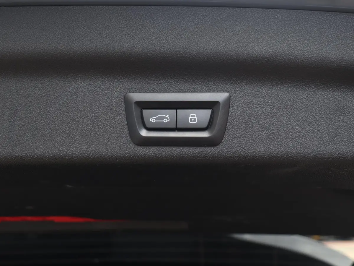 xDrive30e | M Sportpakket | Panodak | Trekhaak | Head-Up | Driving Assistant Plus | Harman Kardon | Parking Assistant Plus | Getint Glas | Comfort Access | SoH 96% | 20'' LMV