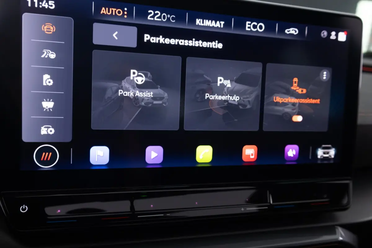 1.4 e-Hybrid Essence | PANORAMADAK | Half LEDER | 19 Inch | PHEV !