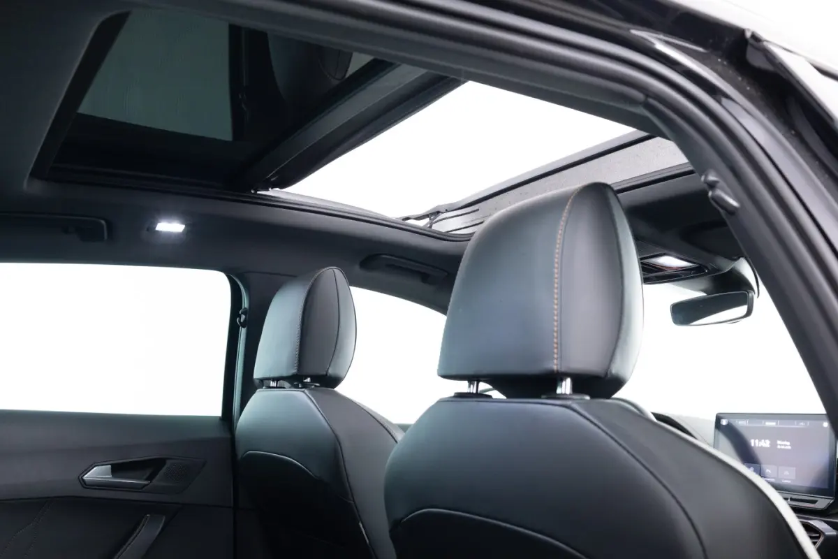 1.4 e-Hybrid Essence | PANORAMADAK | Half LEDER | 19 Inch | PHEV !