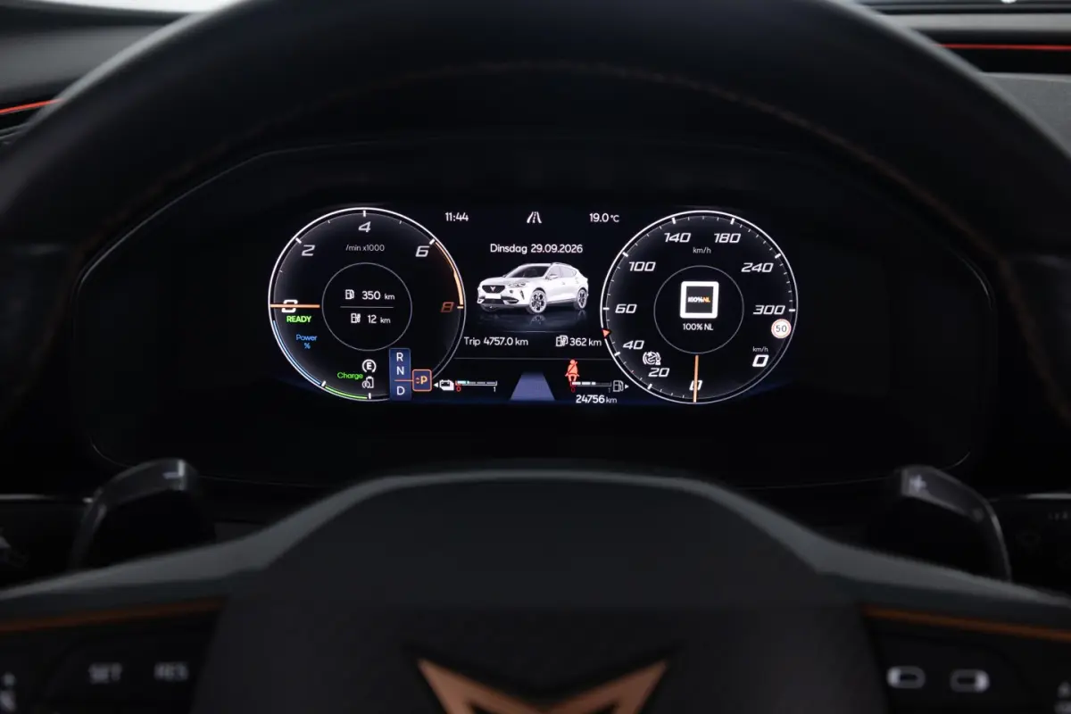 1.4 e-Hybrid Essence | PANORAMADAK | Half LEDER | 19 Inch | PHEV !