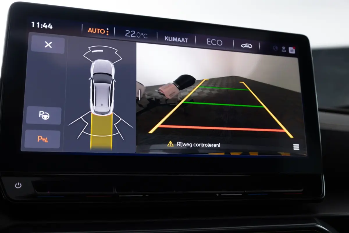 1.4 e-Hybrid Essence | PANORAMADAK | Half LEDER | 19 Inch | PHEV !