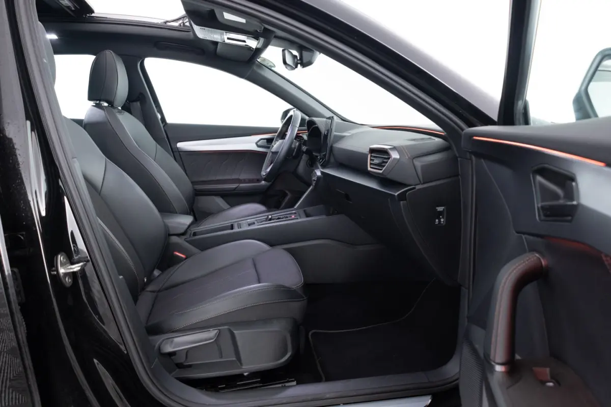 1.4 e-Hybrid Essence | PANORAMADAK | Half LEDER | 19 Inch | PHEV !