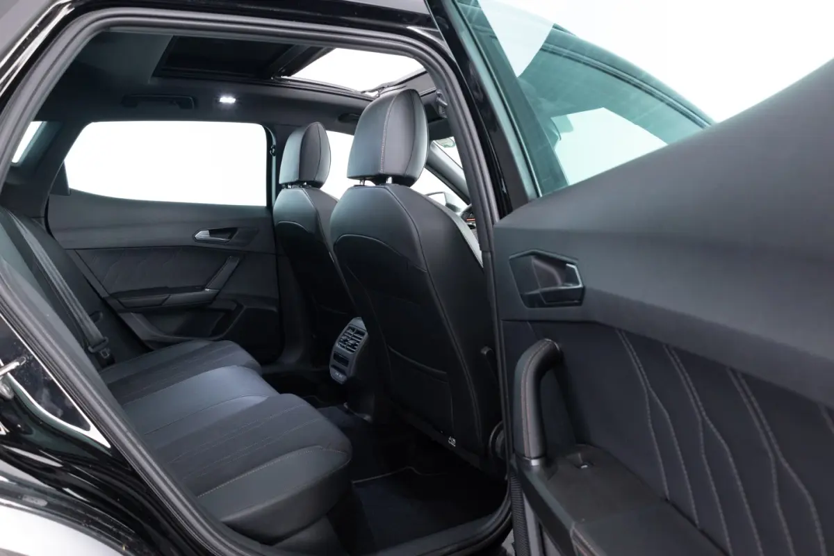 1.4 e-Hybrid Essence | PANORAMADAK | Half LEDER | 19 Inch | PHEV !