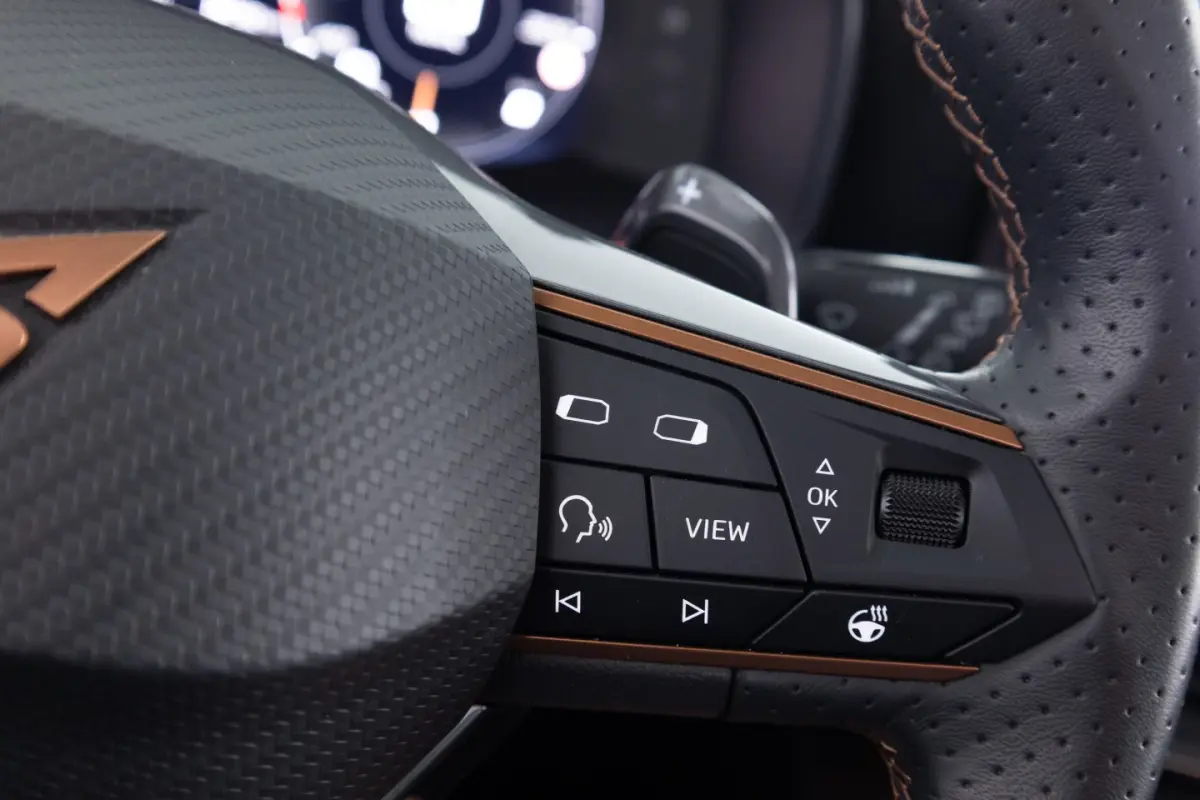 1.4 e-Hybrid Essence | PANORAMADAK | Half LEDER | 19 Inch | PHEV !