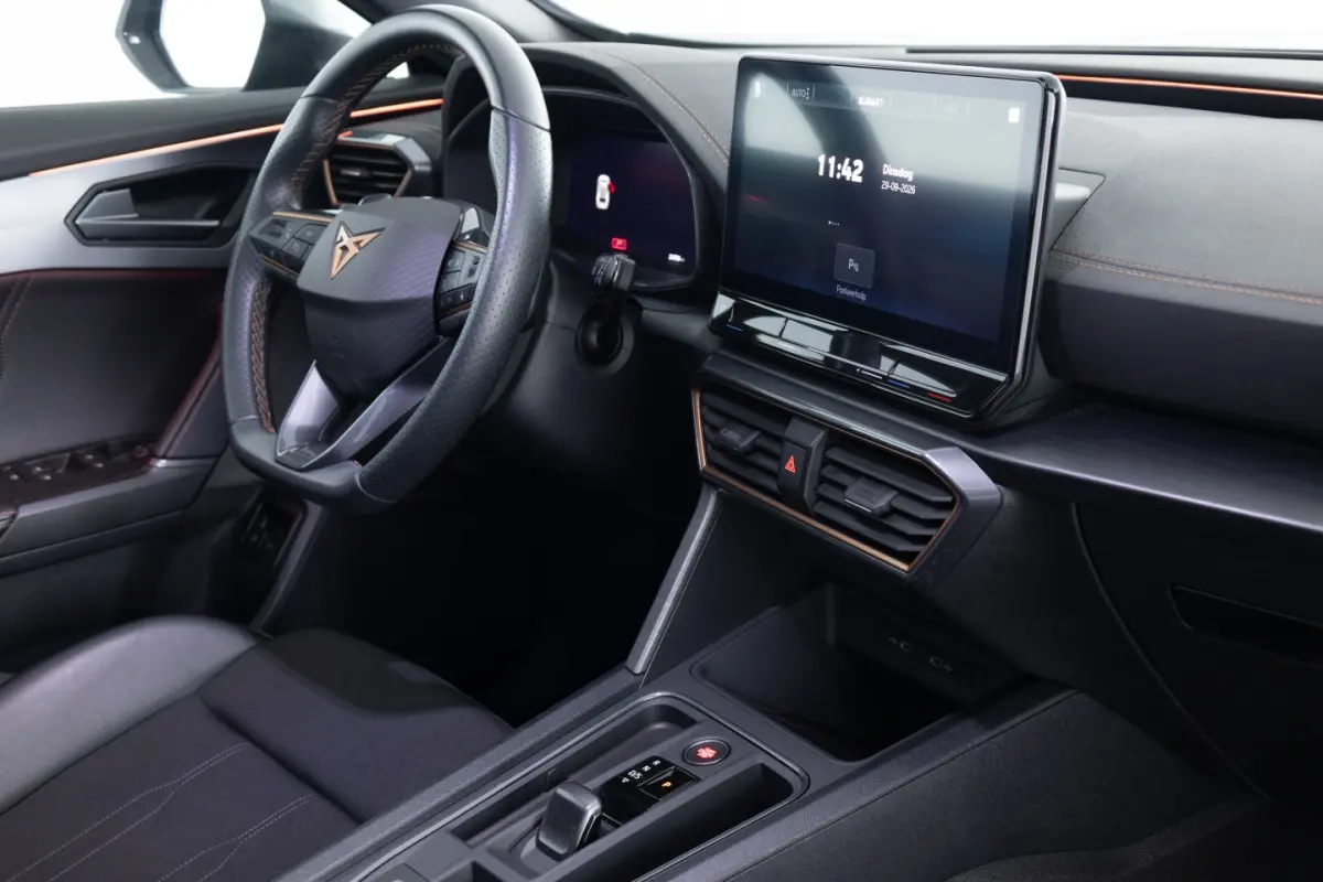 1.4 e-Hybrid Essence | PANORAMADAK | Half LEDER | 19 Inch | PHEV !