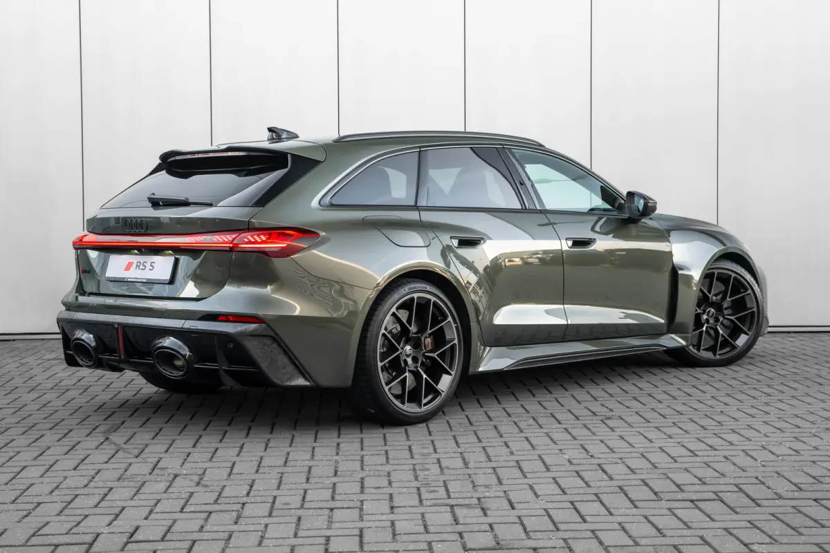 RS 5 Avant e-hybrid 470 kW / 639 PK | Keramische Remmen | Carbon In&Exterieur | Panorama dak | Stoelventilatie & Massage