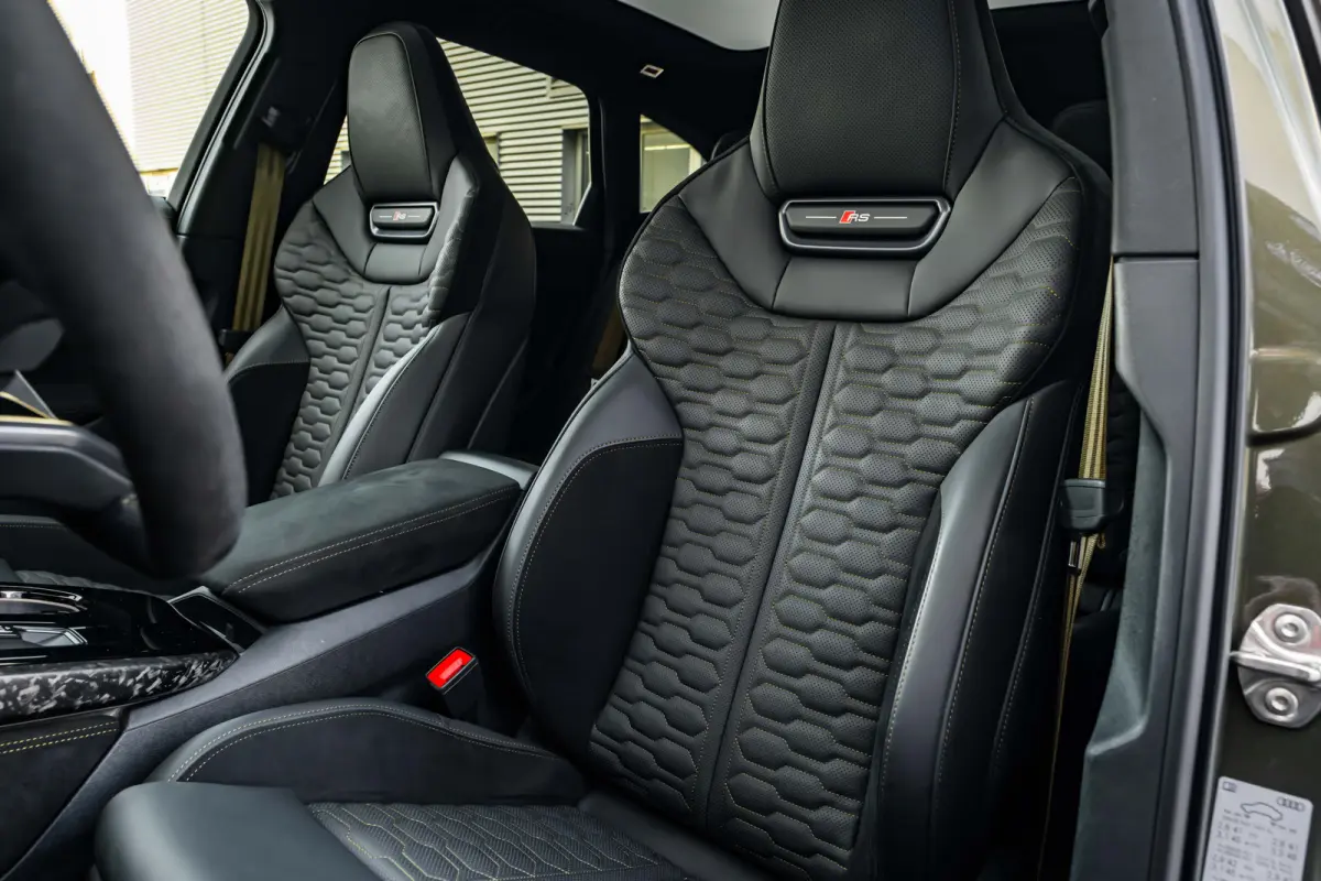 RS 5 Avant e-hybrid 470 kW / 639 PK | Keramische Remmen | Carbon In&Exterieur | Panorama dak | Stoelventilatie & Massage