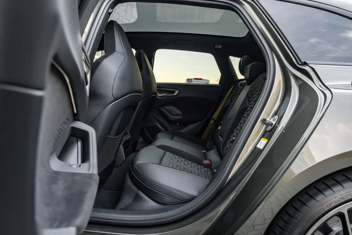 RS 5 Avant e-hybrid 470 kW / 639 PK | Keramische Remmen | Carbon In&Exterieur | Panorama dak | Stoelventilatie & Massage