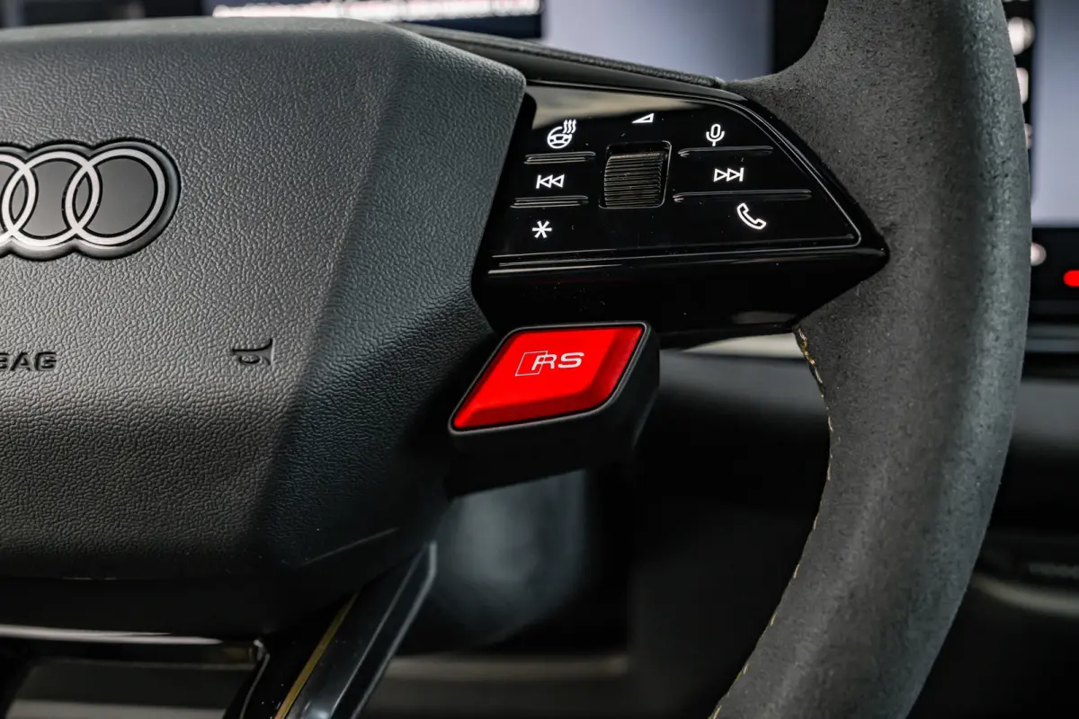 RS 5 Avant e-hybrid 470 kW / 639 PK | Keramische Remmen | Carbon In&Exterieur | Panorama dak | Stoelventilatie & Massage