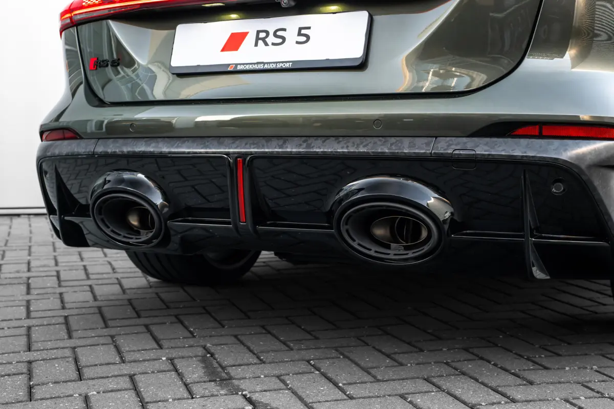 RS 5 Avant e-hybrid 470 kW / 639 PK | Keramische Remmen | Carbon In&Exterieur | Panorama dak | Stoelventilatie & Massage