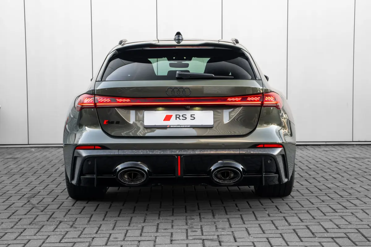 RS 5 Avant e-hybrid 470 kW / 639 PK | Keramische Remmen | Carbon In&Exterieur | Panorama dak | Stoelventilatie & Massage