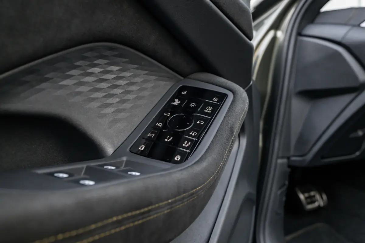RS 5 Avant e-hybrid 470 kW / 639 PK | Keramische Remmen | Carbon In&Exterieur | Panorama dak | Stoelventilatie & Massage