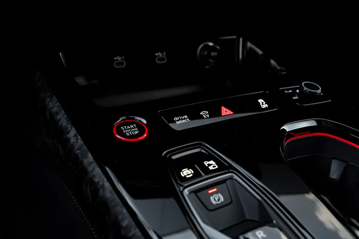 RS 5 Avant e-hybrid 470 kW / 639 PK | Keramische Remmen | Carbon In&Exterieur | Panorama dak | Stoelventilatie & Massage