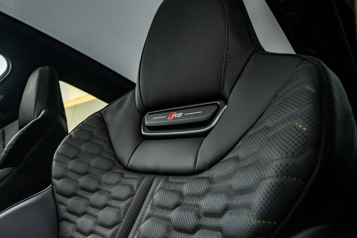 RS 5 Avant e-hybrid 470 kW / 639 PK | Keramische Remmen | Carbon In&Exterieur | Panorama dak | Stoelventilatie & Massage
