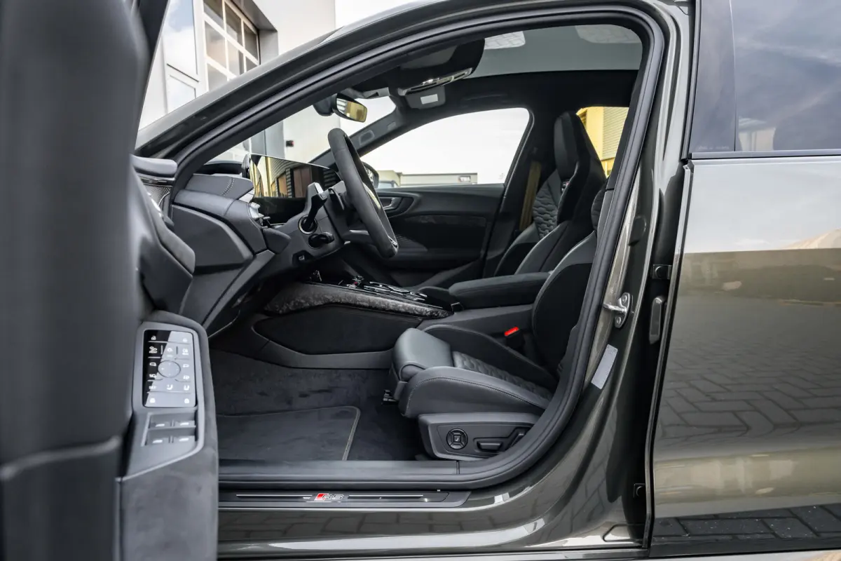 RS 5 Avant e-hybrid 470 kW / 639 PK | Keramische Remmen | Carbon In&Exterieur | Panorama dak | Stoelventilatie & Massage