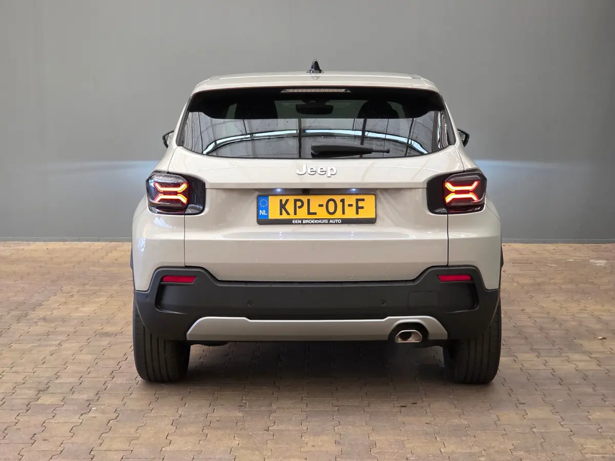 1.2 e-Hybrid Summit Adaptieve Cruise | Climate Control | Camera | 18" Lichtmetaal | Leder/Stof | Carplay | Parkeersensoren Rondom | Achteruitrijcamera | Airco (automatisch) | Apple Carplay/A