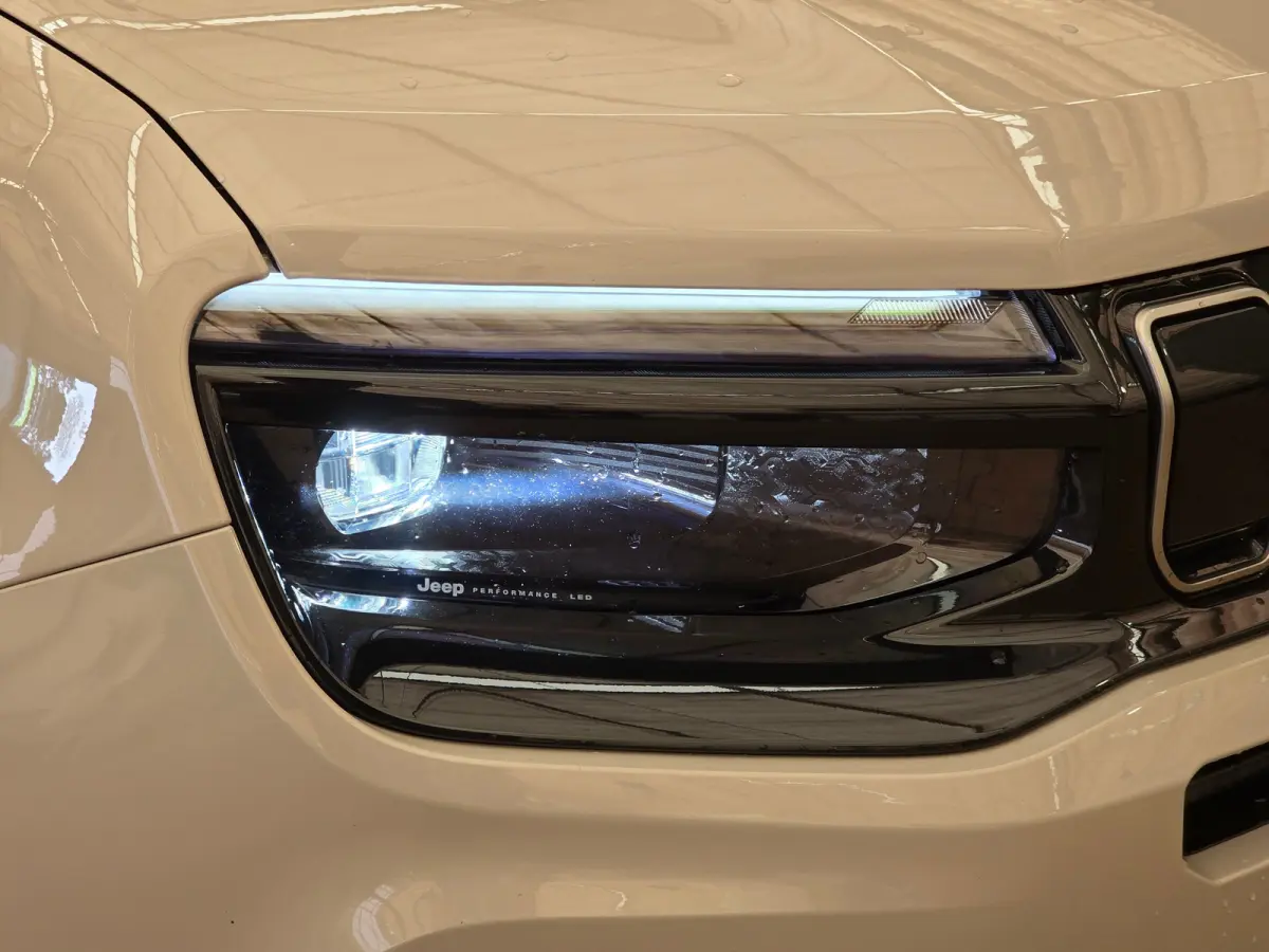 1.2 e-Hybrid Summit Adaptieve Cruise | Climate Control | Camera | 18" Lichtmetaal | Leder/Stof | Carplay | Parkeersensoren Rondom | Achteruitrijcamera | Airco (automatisch) | Apple Carplay/A