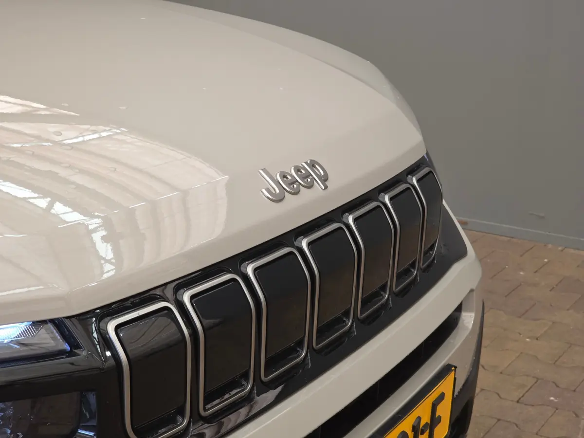 1.2 e-Hybrid Summit Adaptieve Cruise | Climate Control | Camera | 18" Lichtmetaal | Leder/Stof | Carplay | Parkeersensoren Rondom | Achteruitrijcamera | Airco (automatisch) | Apple Carplay/A