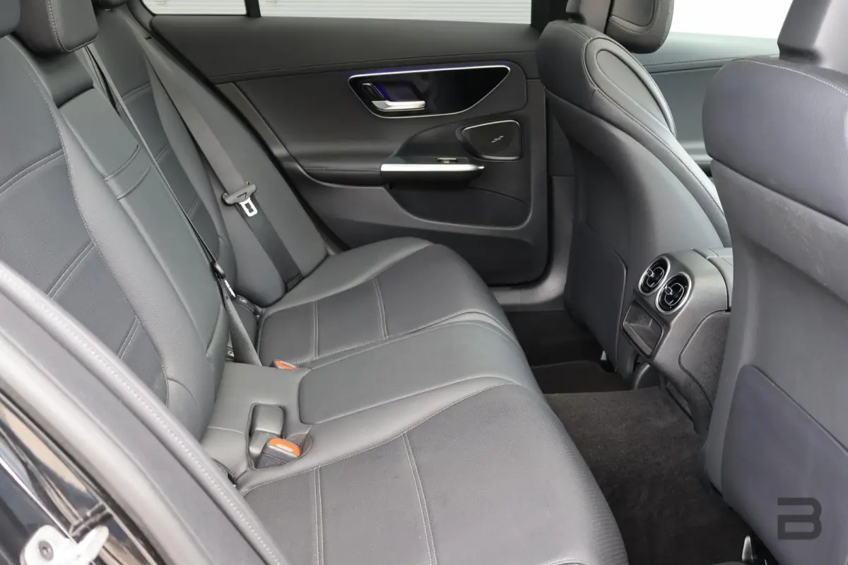 220 d AMG Line / Panoramadak / Burmester Surround / Massage Stoelen / Night Pakket / Trekhaak Wegklapbaar