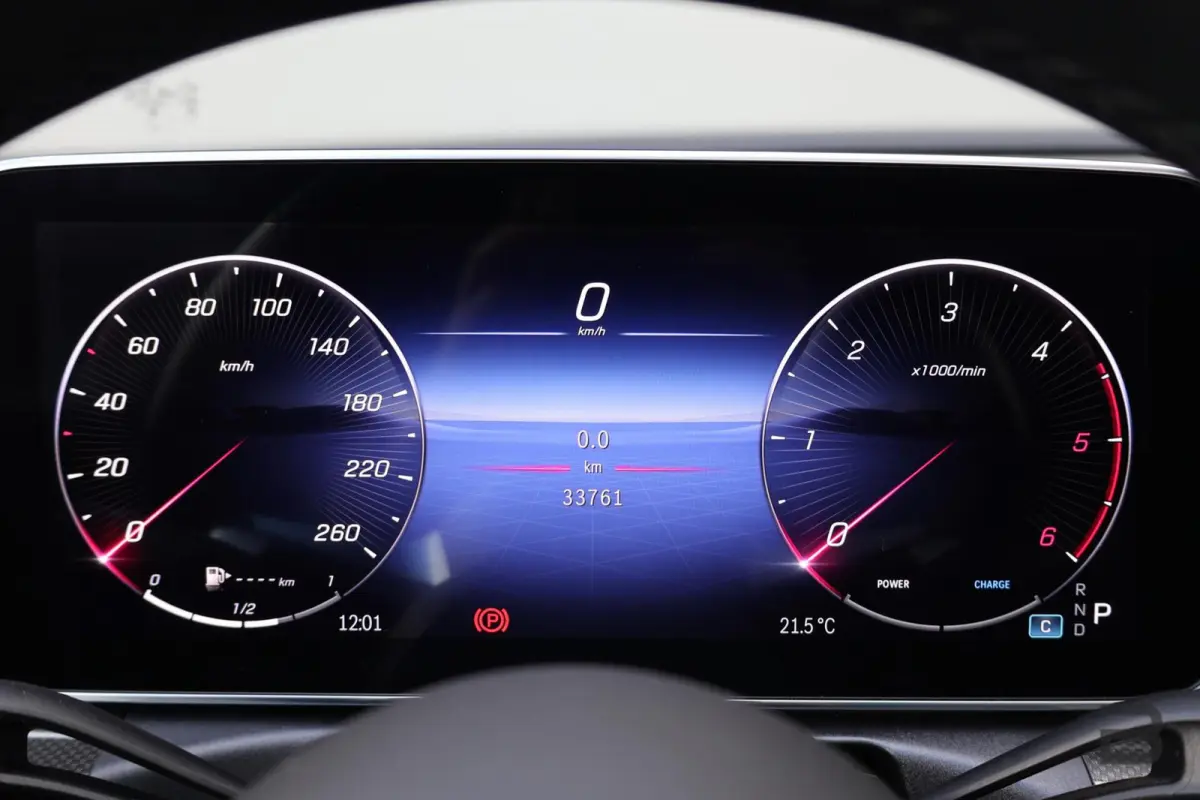 220 d AMG Line / Panoramadak / Burmester Surround / Massage Stoelen / Night Pakket / Trekhaak Wegklapbaar