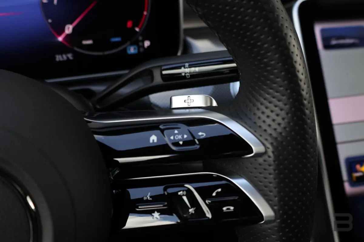 220 d AMG Line / Panoramadak / Burmester Surround / Massage Stoelen / Night Pakket / Trekhaak Wegklapbaar