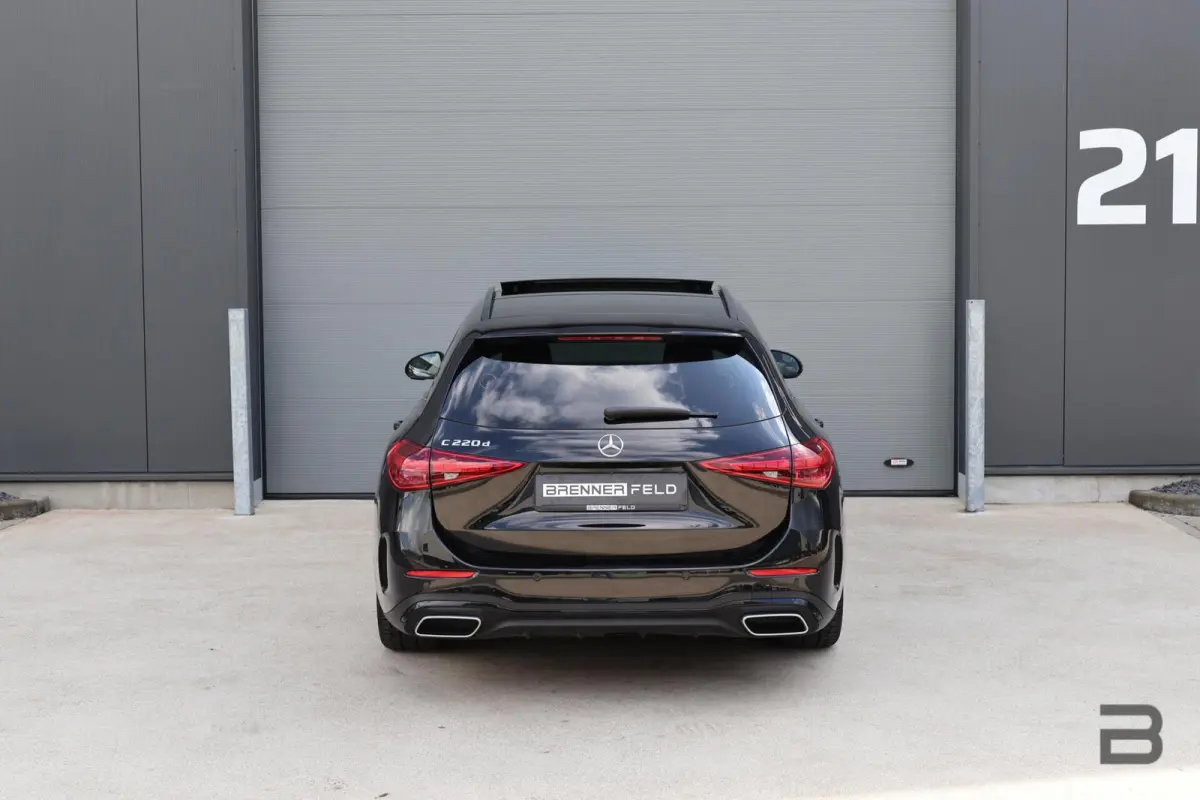 220 d AMG Line / Panoramadak / Burmester Surround / Massage Stoelen / Night Pakket / Trekhaak Wegklapbaar
